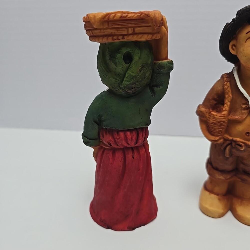 Lot of 2  Doo Lee Koreart man and woman with Basket Resin Figurines 6.5" - Picture 6 of 15